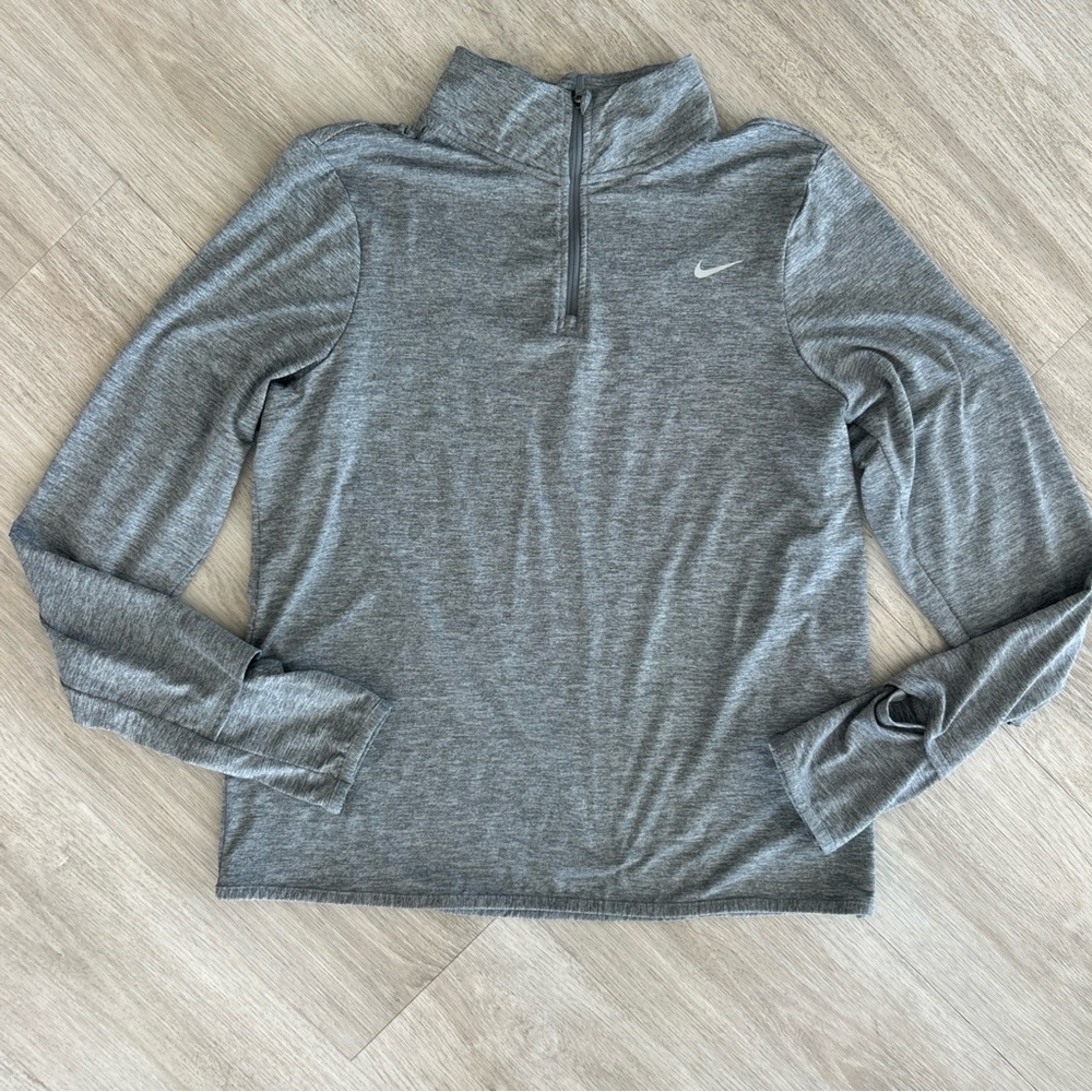 Nike Men’s M Gray Dri-FIT Quarter Zip Long Sleeve Running Pullover Thumbholes
